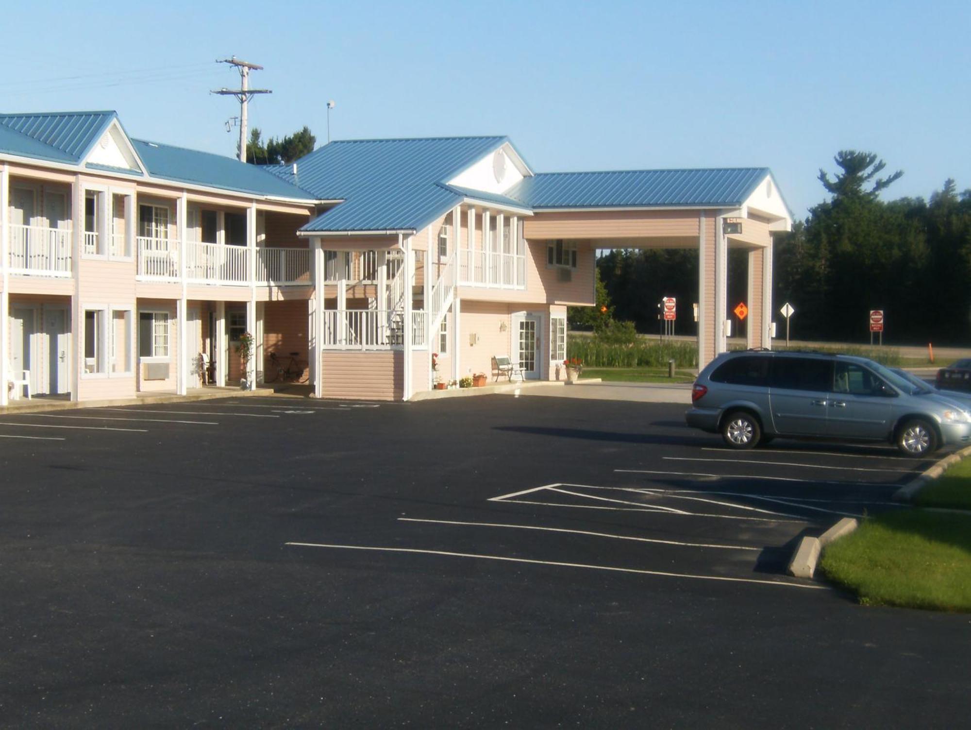 Great Lakes Inn Mackinaw City Bagian luar foto